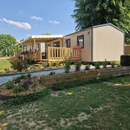 Camping Les Rives Du Lac Bois Morin Exterior foto