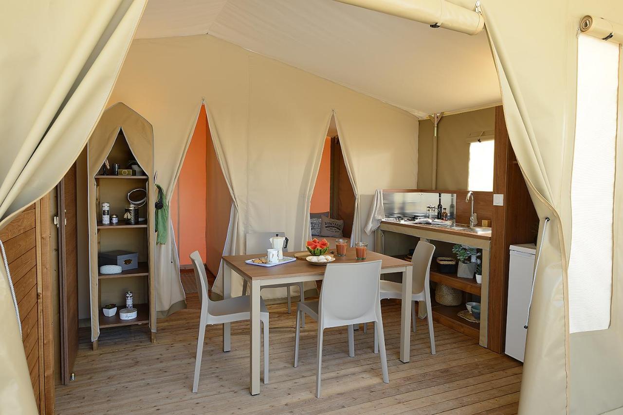 Camping Les Rives Du Lac Bois Morin Exterior foto